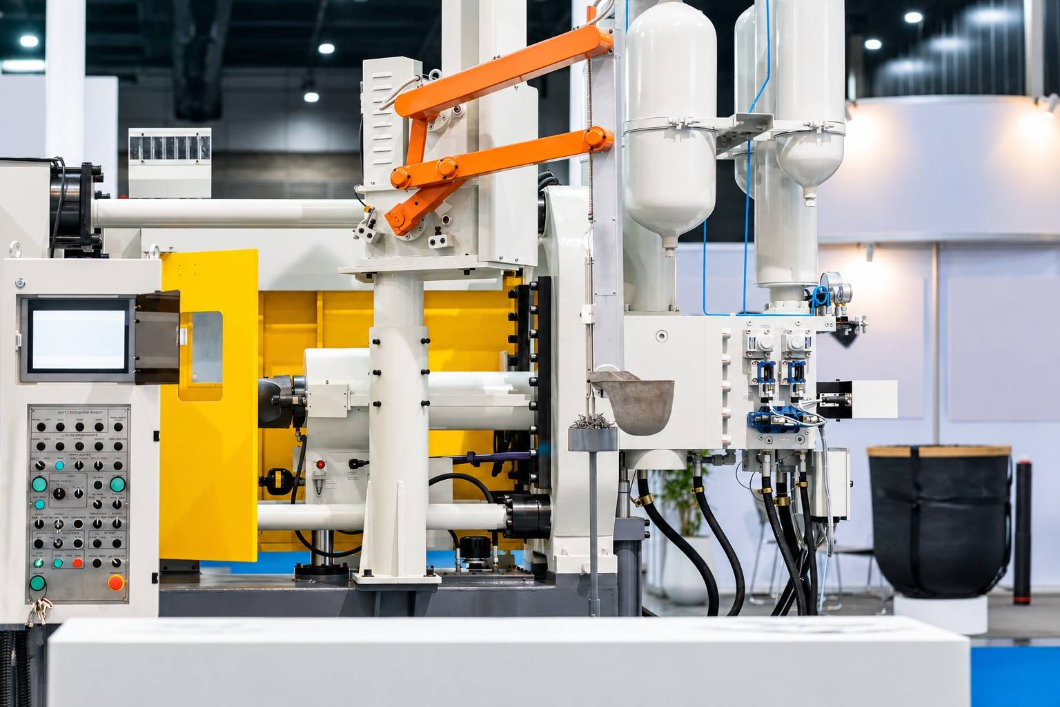 large-industrial-injection-molding-machine